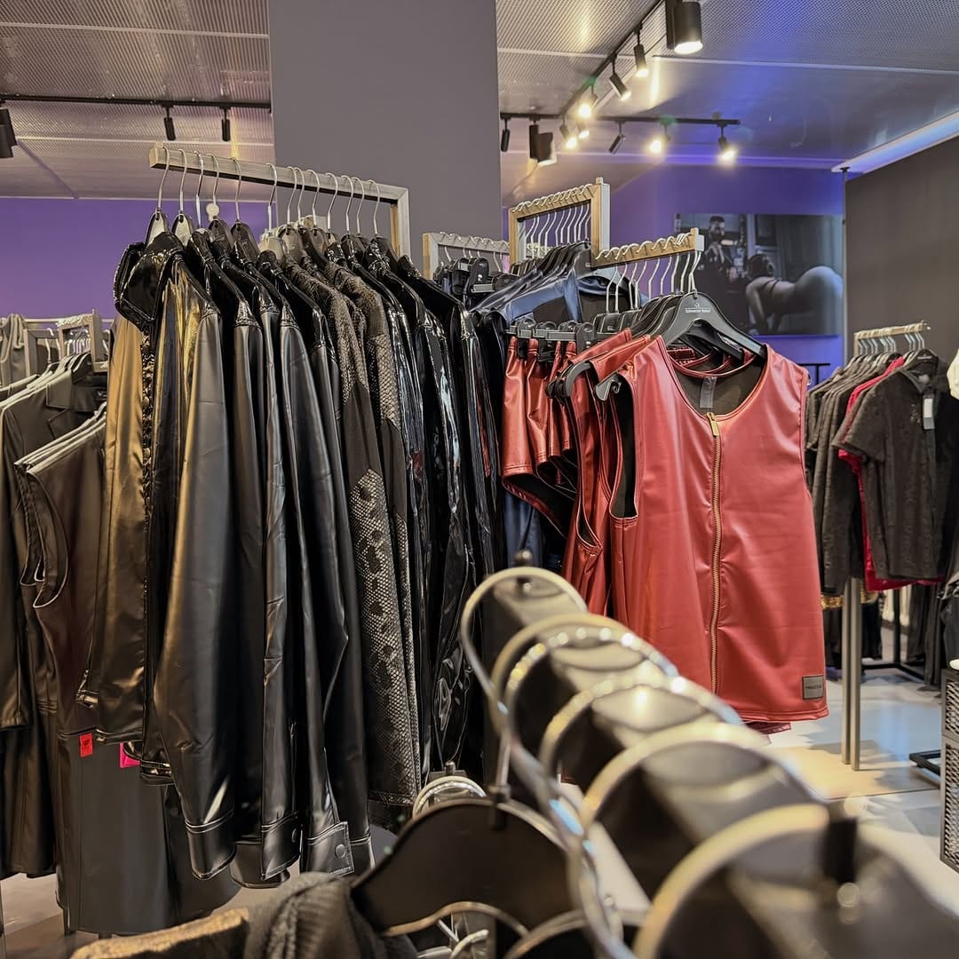 Post 7 by Schwarzer Reiter | Fetishstore Berlin on Instagram (image)