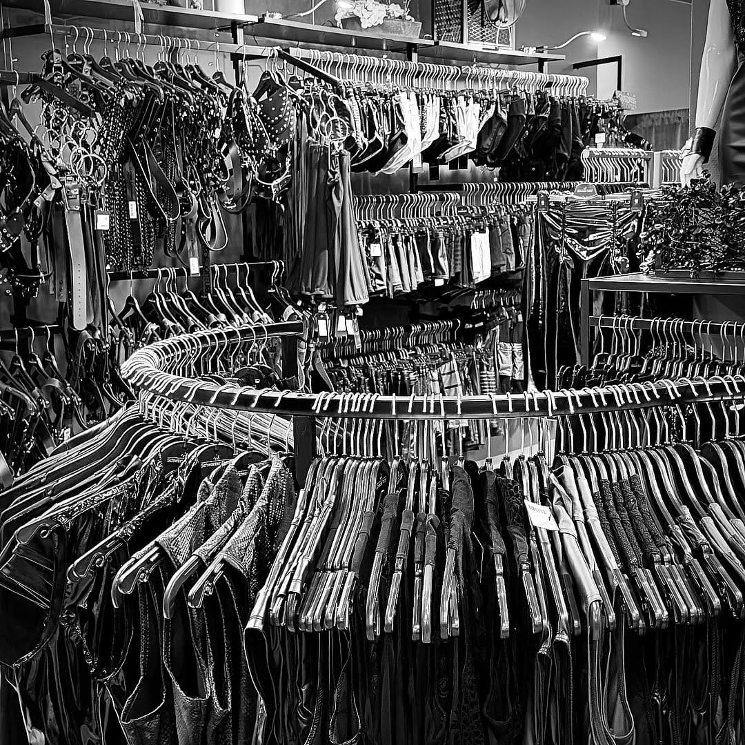 Post 4 by Schwarzer Reiter | Fetishstore Berlin on Instagram (image)