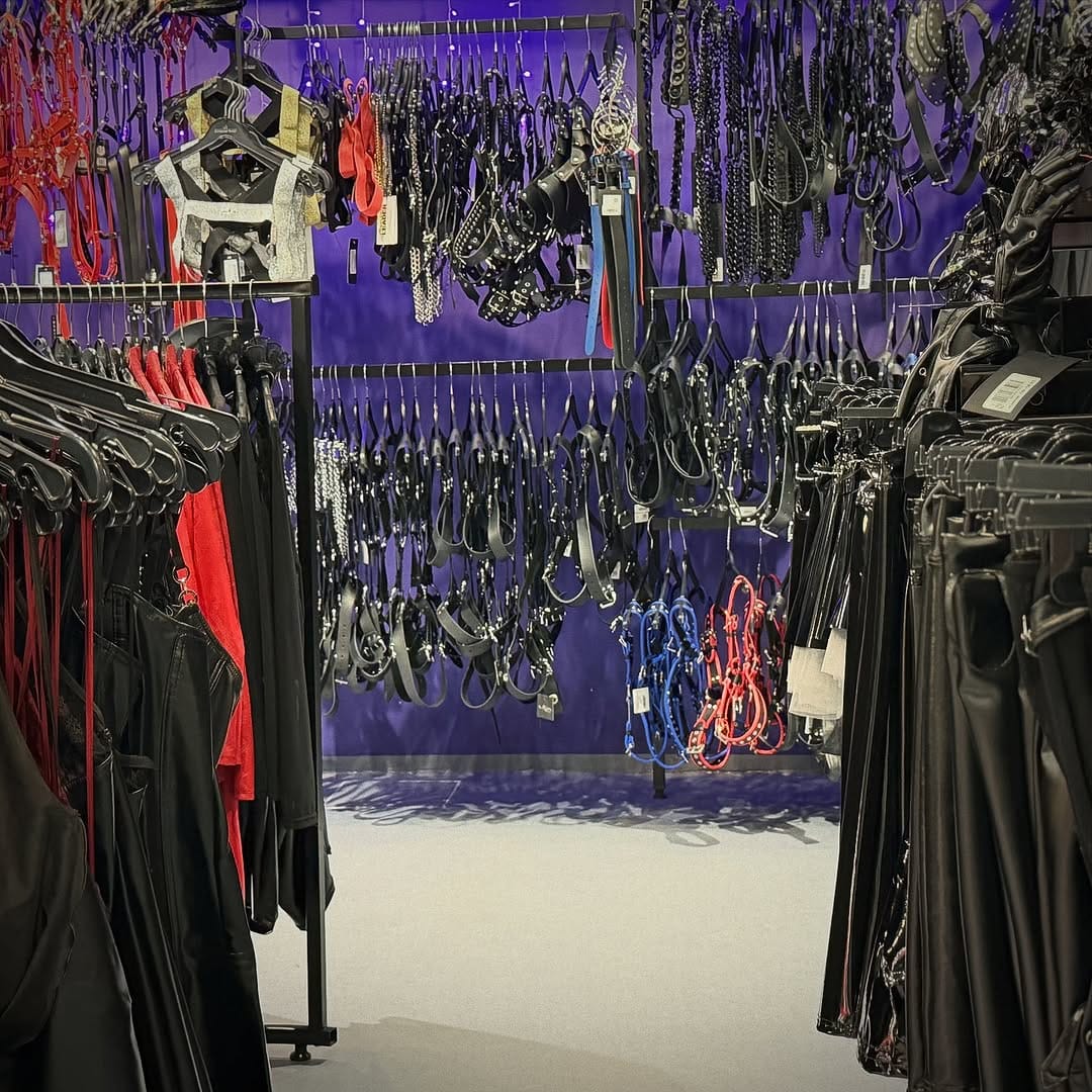 Post 5 by Schwarzer Reiter | Fetishstore Berlin on Instagram (image)