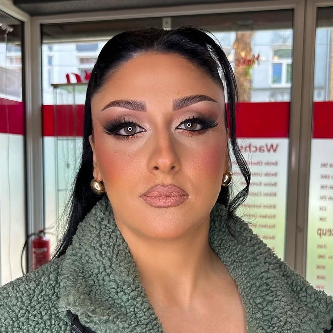 Post 4 by Make up by Samira on Instagram (carousel)
