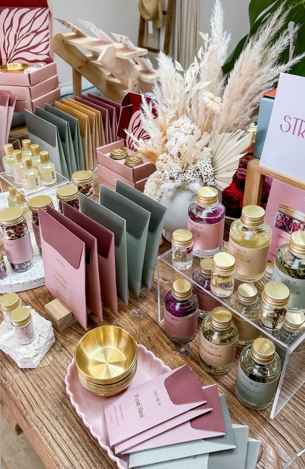 Post 10 by Stray Willow. Natural Perfumes, Skincare, Bath & Body + Gifting on Instagram (image)