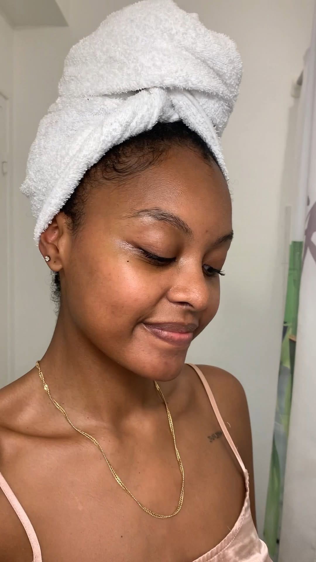 Post 8 by Srn Cosmetics on Instagram (video)