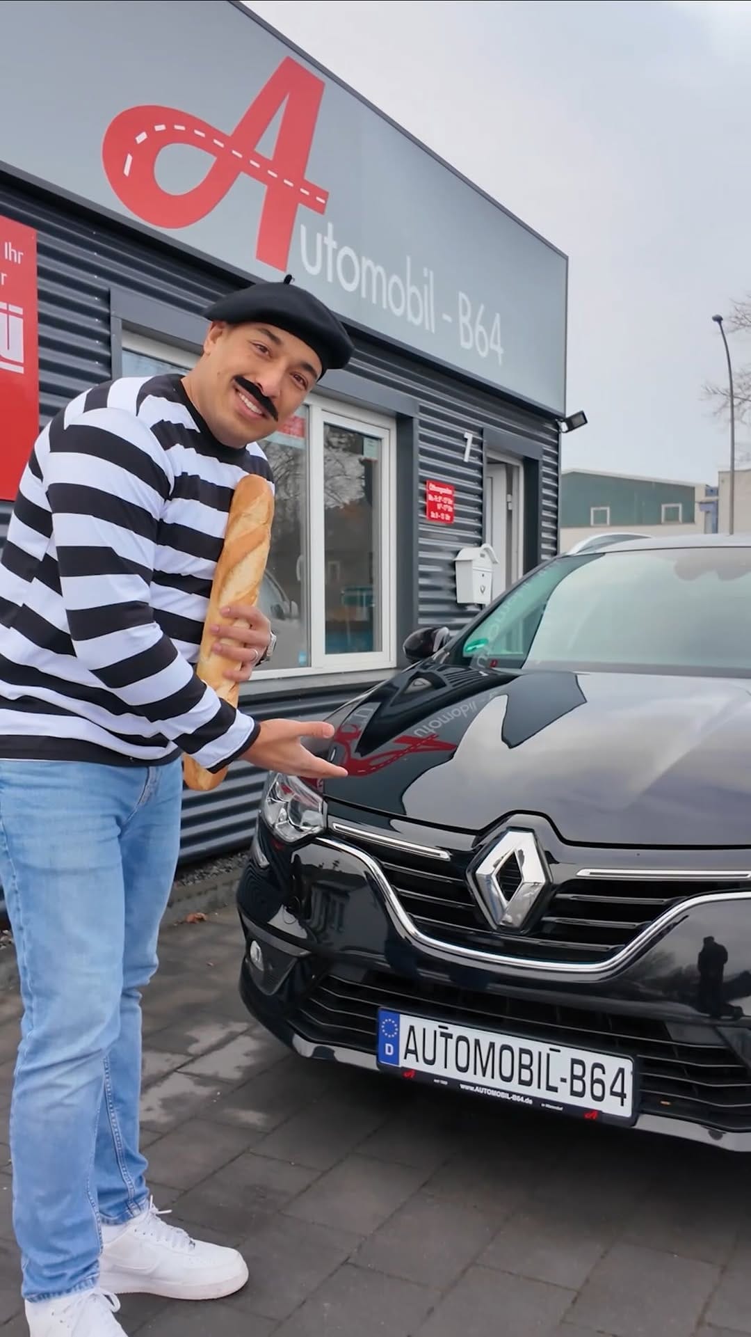 Post 2 by Mo | Mohamed Elbarbary on Instagram (video)