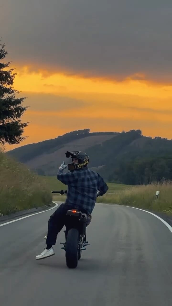 Post 2 by FMX | Bikelife | SUPERMOTO on Instagram (video)
