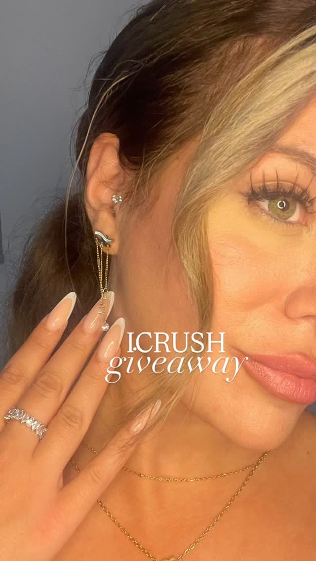 Post 6 by Dilara on Instagram (video)