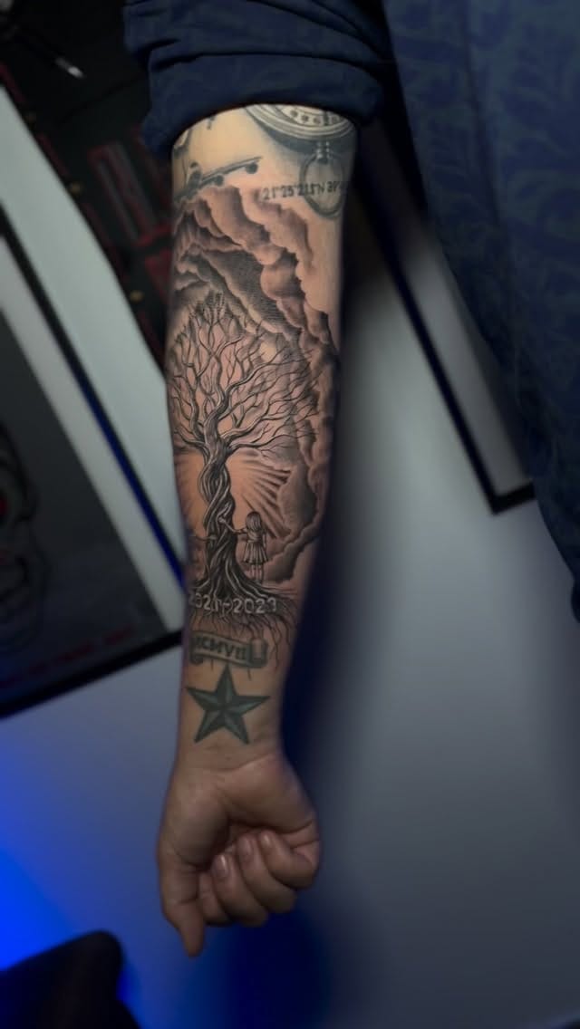 Post 1 by Hashtag Tattoo Studio on Instagram (video)