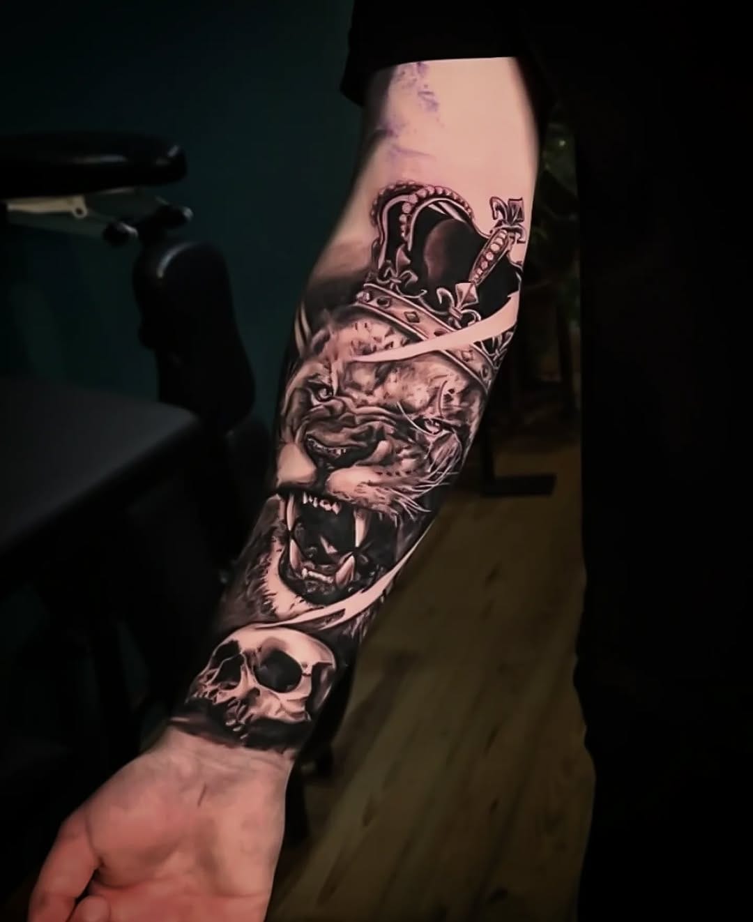 Post 4 by TATTOO HAMBURG  & LÜBECK FINELINE | ELEA® on Instagram (carousel)
