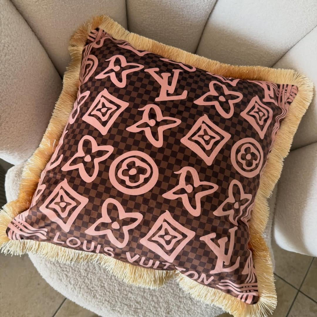 Post 3 by The Luxury Goods NL on Instagram (image)