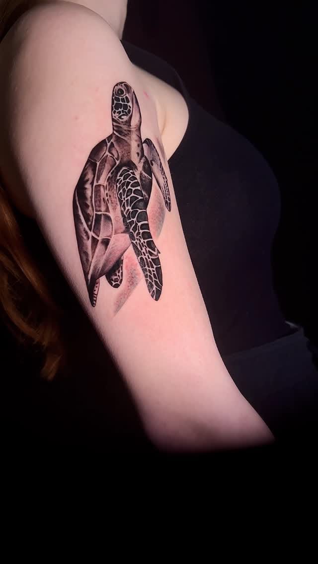 Post 4 by Tattoo Berlin Loyal Ink Shop on Instagram (video)