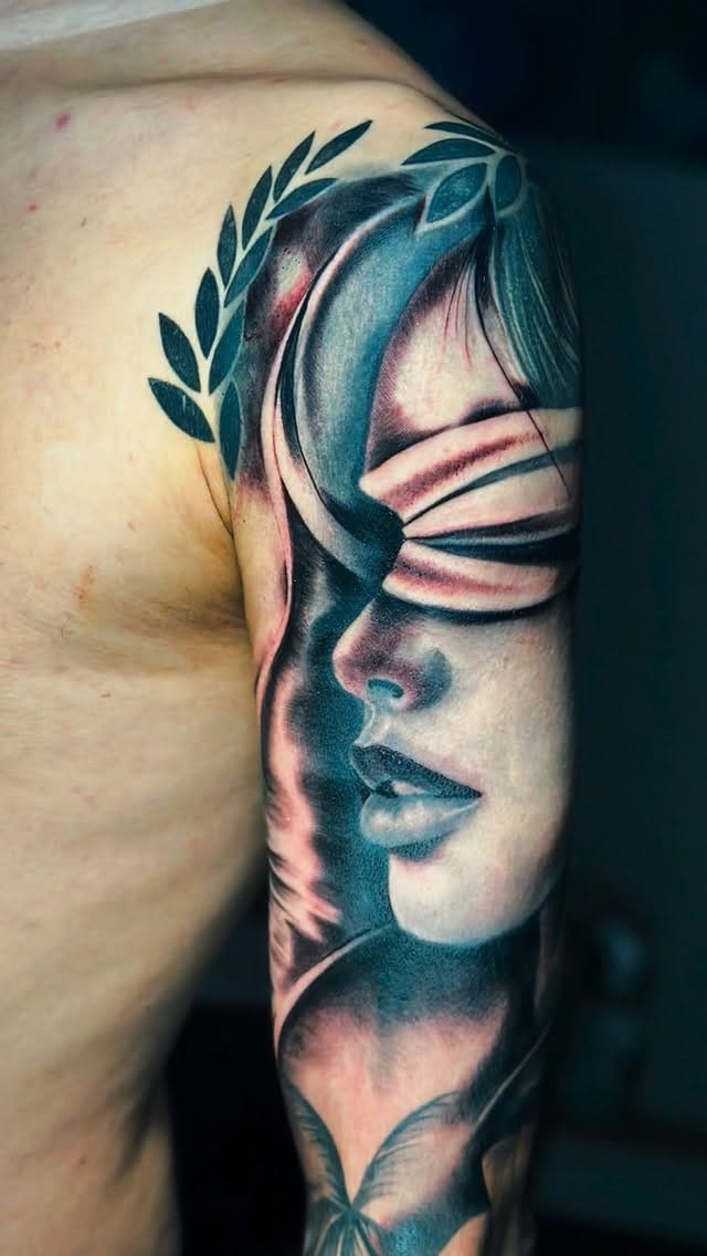 Post 1 by Tattoo Berlin Loyal Ink Shop on Instagram (video)