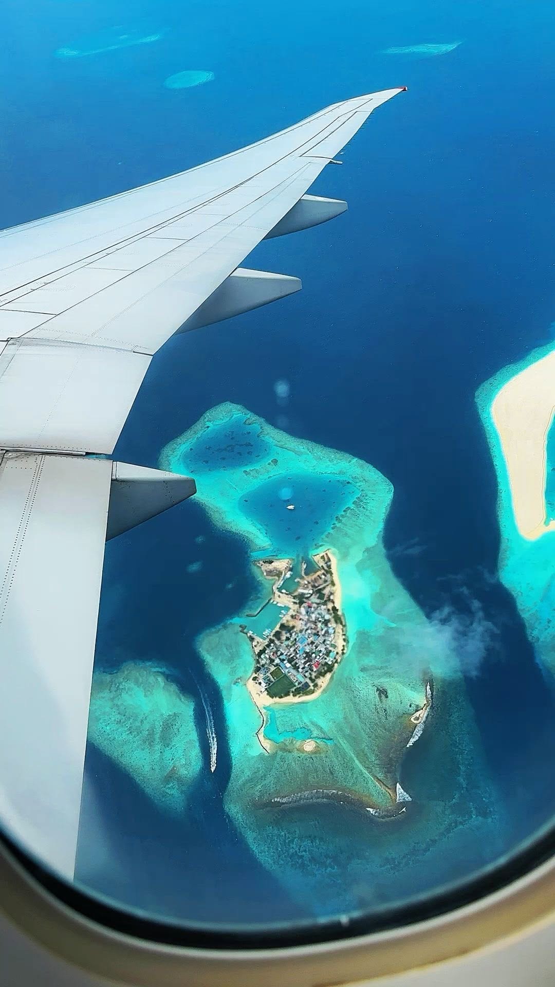 Post 8 by Travel & Lifestyle  | Niklas Niebiossa on Instagram (video)
