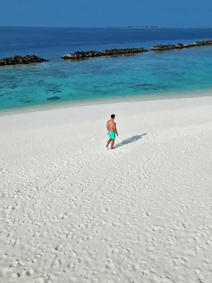 Post 1 by Travel & Lifestyle  | Niklas Niebiossa on Instagram (carousel)