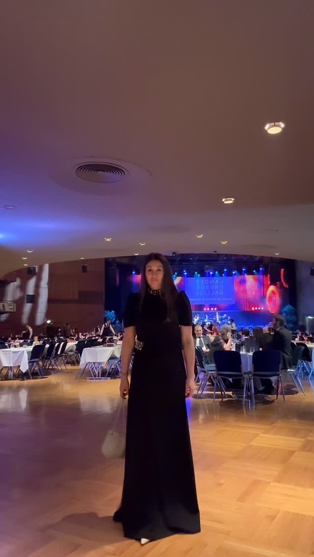 Post 10 by Maria Satinsky on Instagram (video)