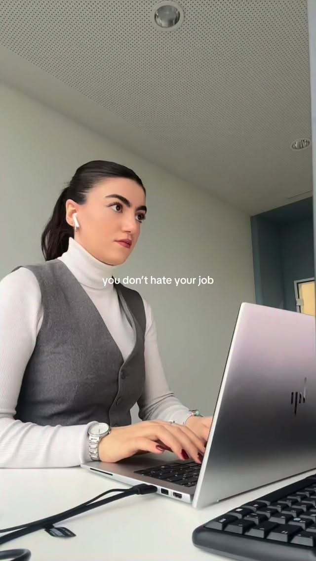 Post 3 by corporate girly 🖇️🗒️ on Instagram (video)