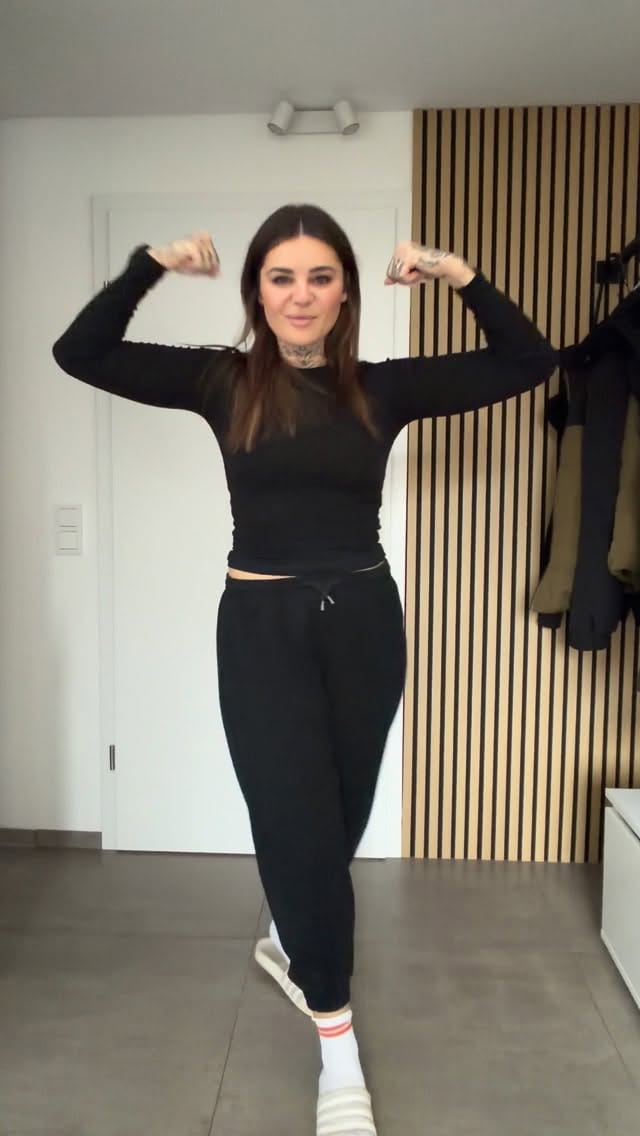 Post 5 by Anina, Fashion & Lifestyle on Instagram (video)
