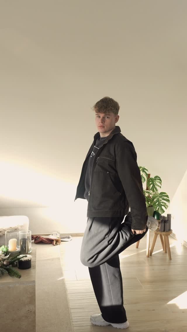 Post 4 by Philipp Georg on Instagram (video)