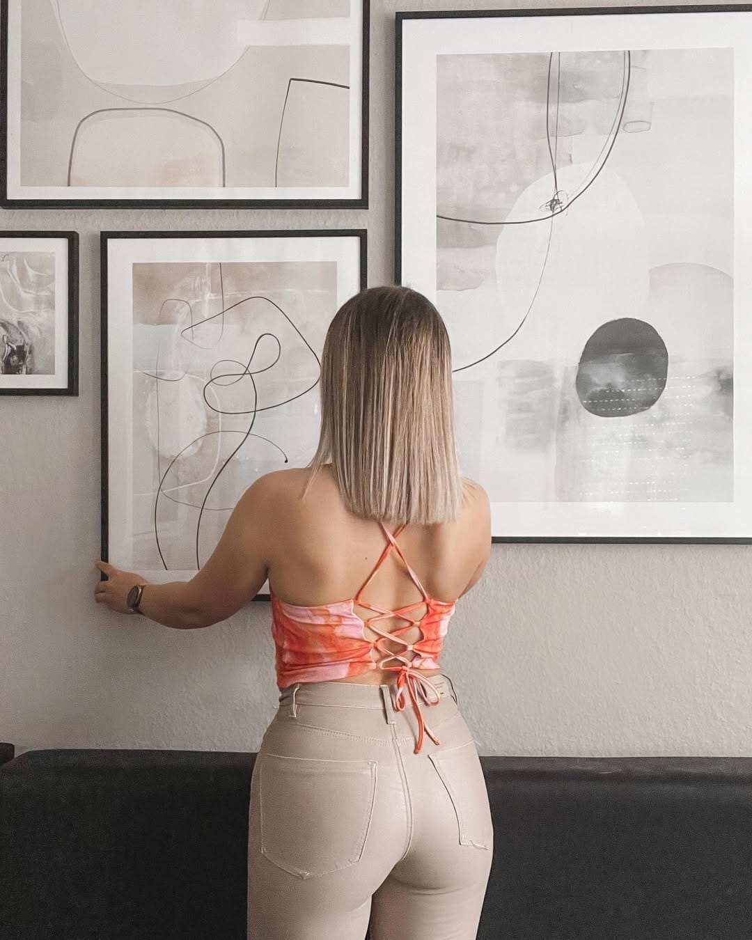 Post 8 by LIZZY on Instagram (image)