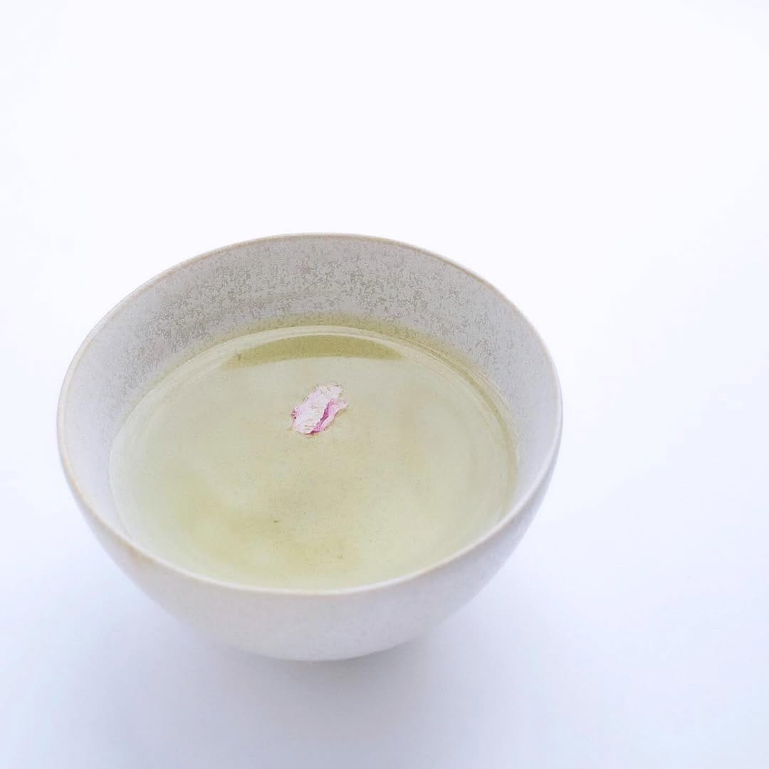 Post 5 by essence kyoto on Instagram (carousel)