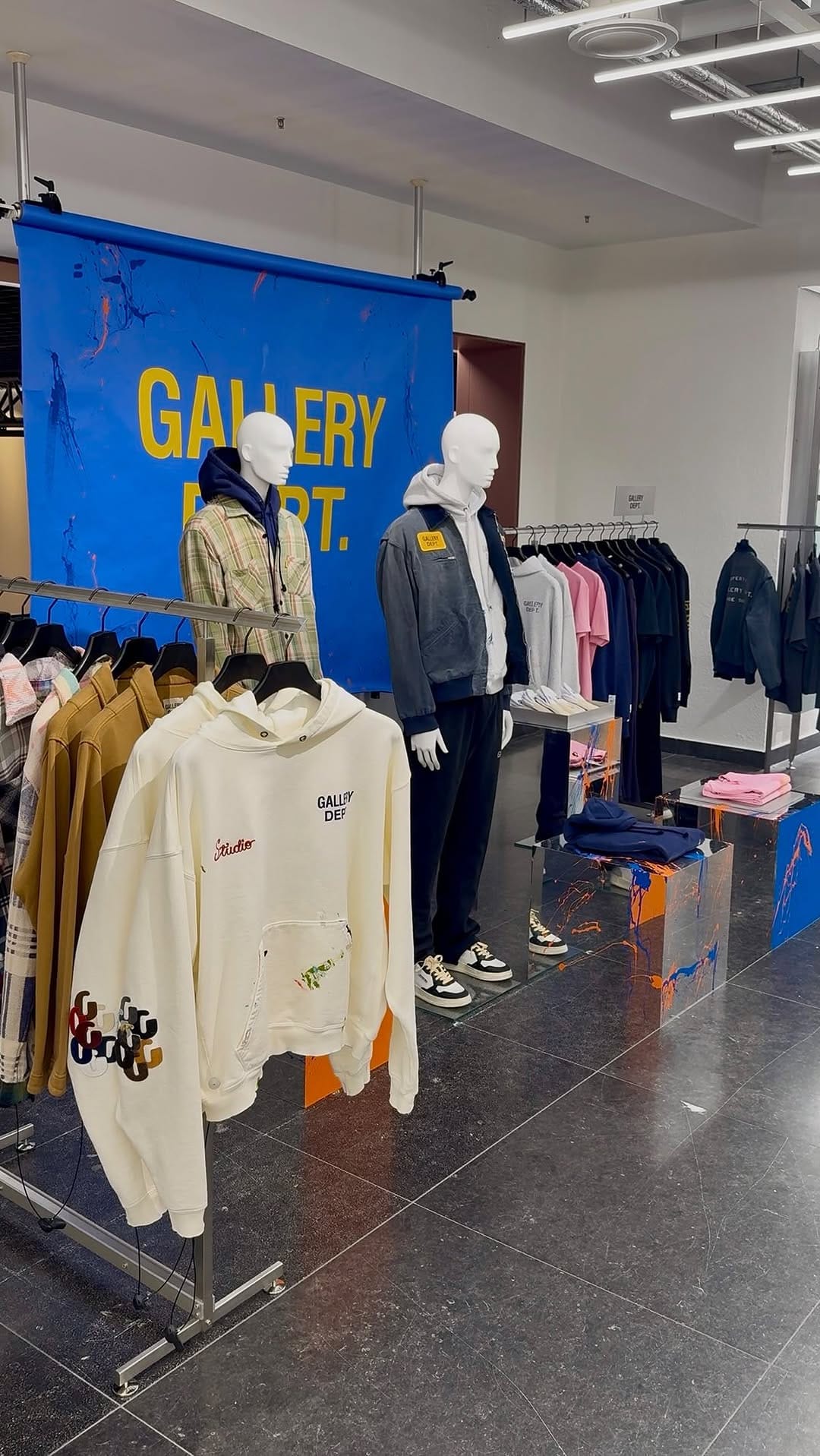 Post 4 by KaDeWe on Instagram (video)