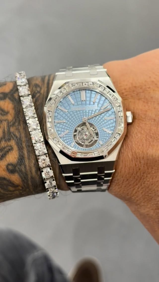 Post 7 by Q Watches on Instagram (video)