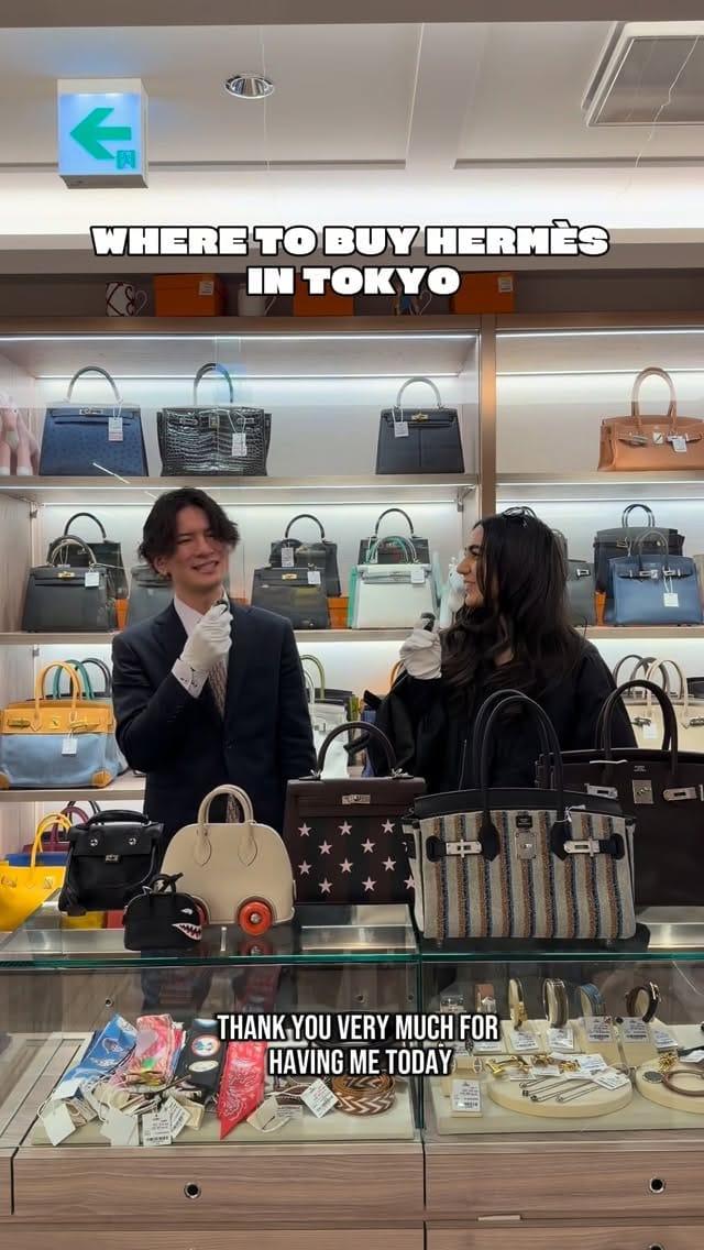 Post 4 by Fashionfouvintage on Instagram (video)