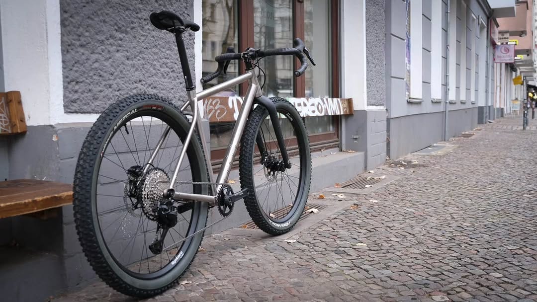 Post 3 by Goldsprint Berlin on Instagram (carousel)