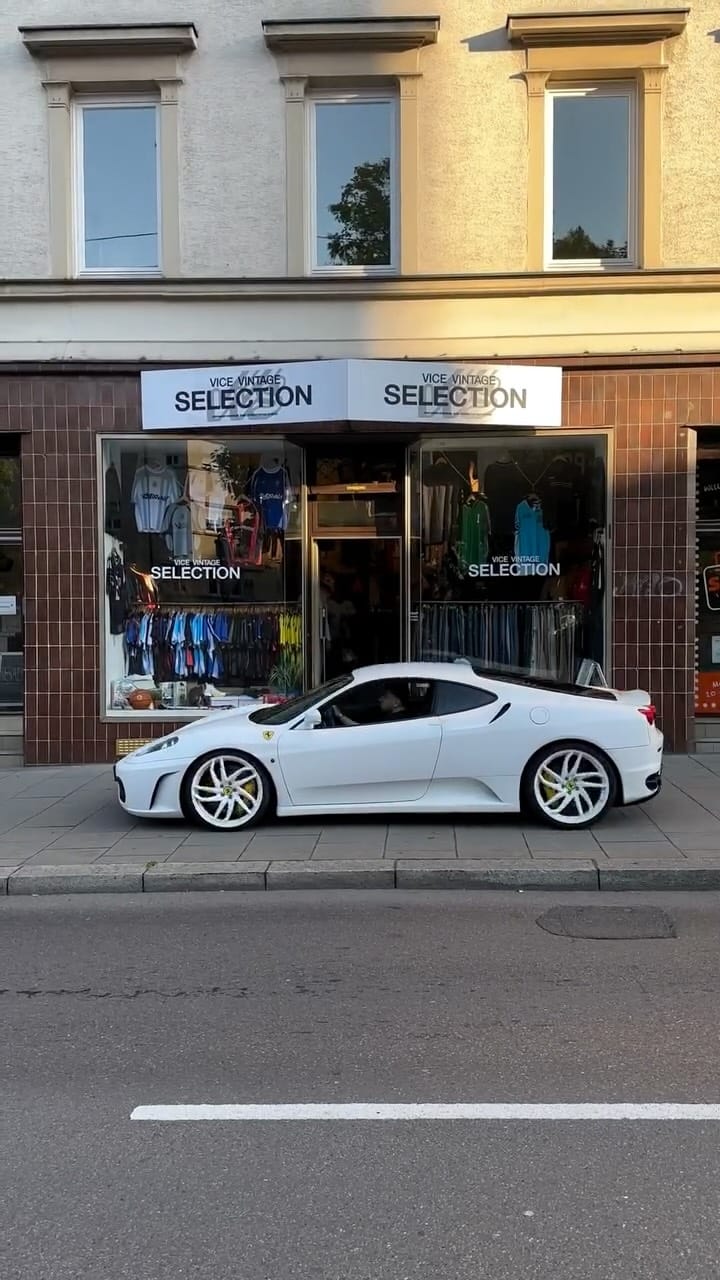 Post 7 by Vice Vintage Selection on Instagram (video)