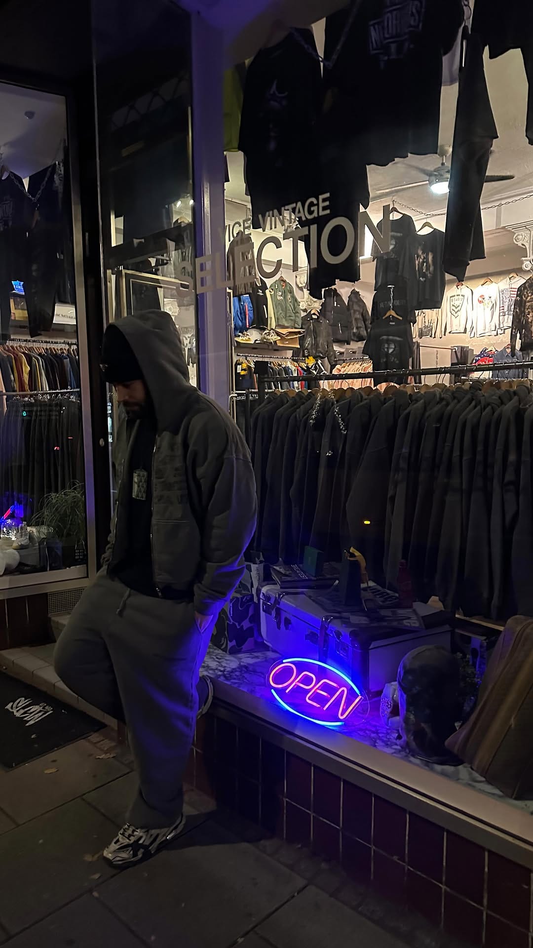 Post 4 by Vice Vintage Selection on Instagram (video)