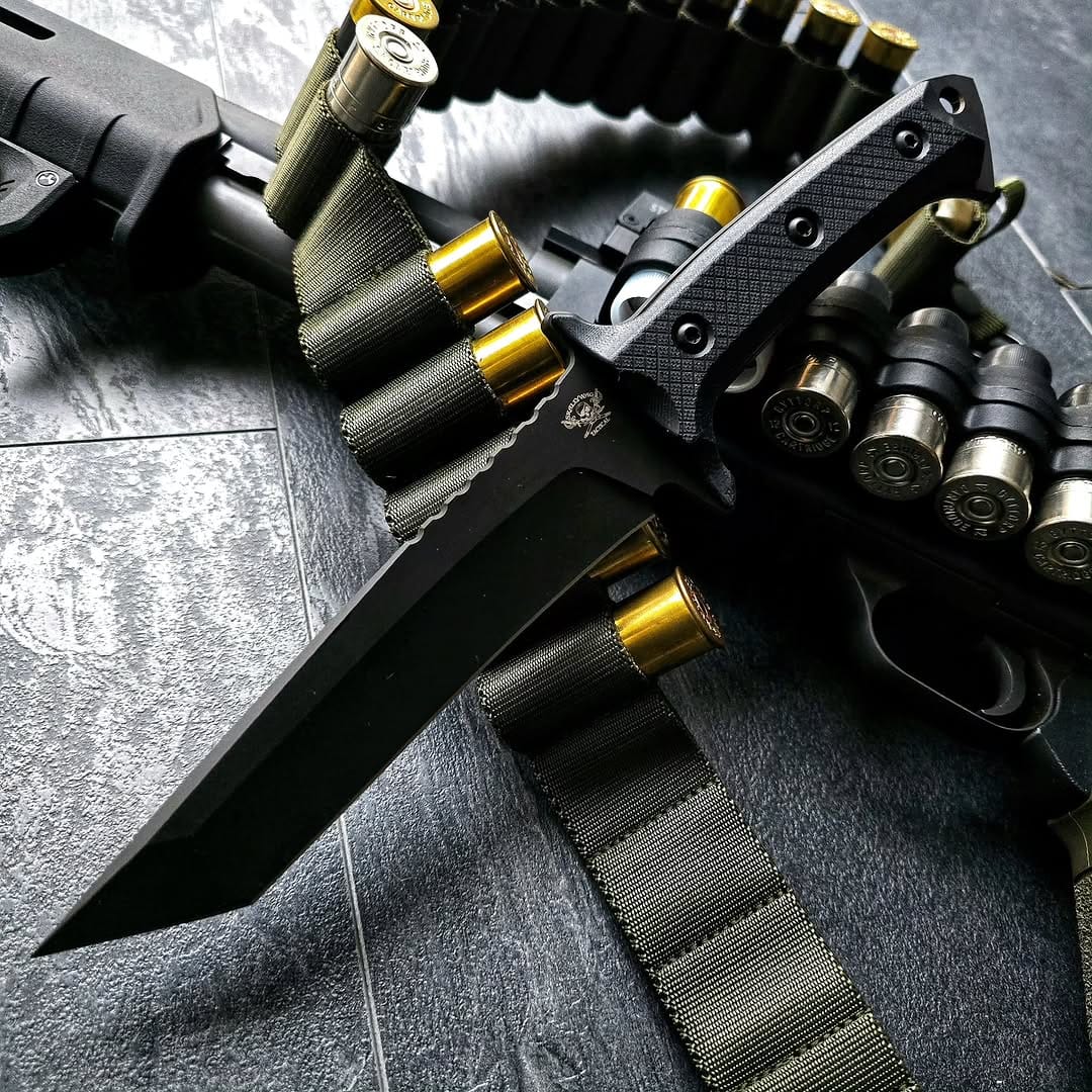 Post 1 by knifeaddict on Instagram (image)