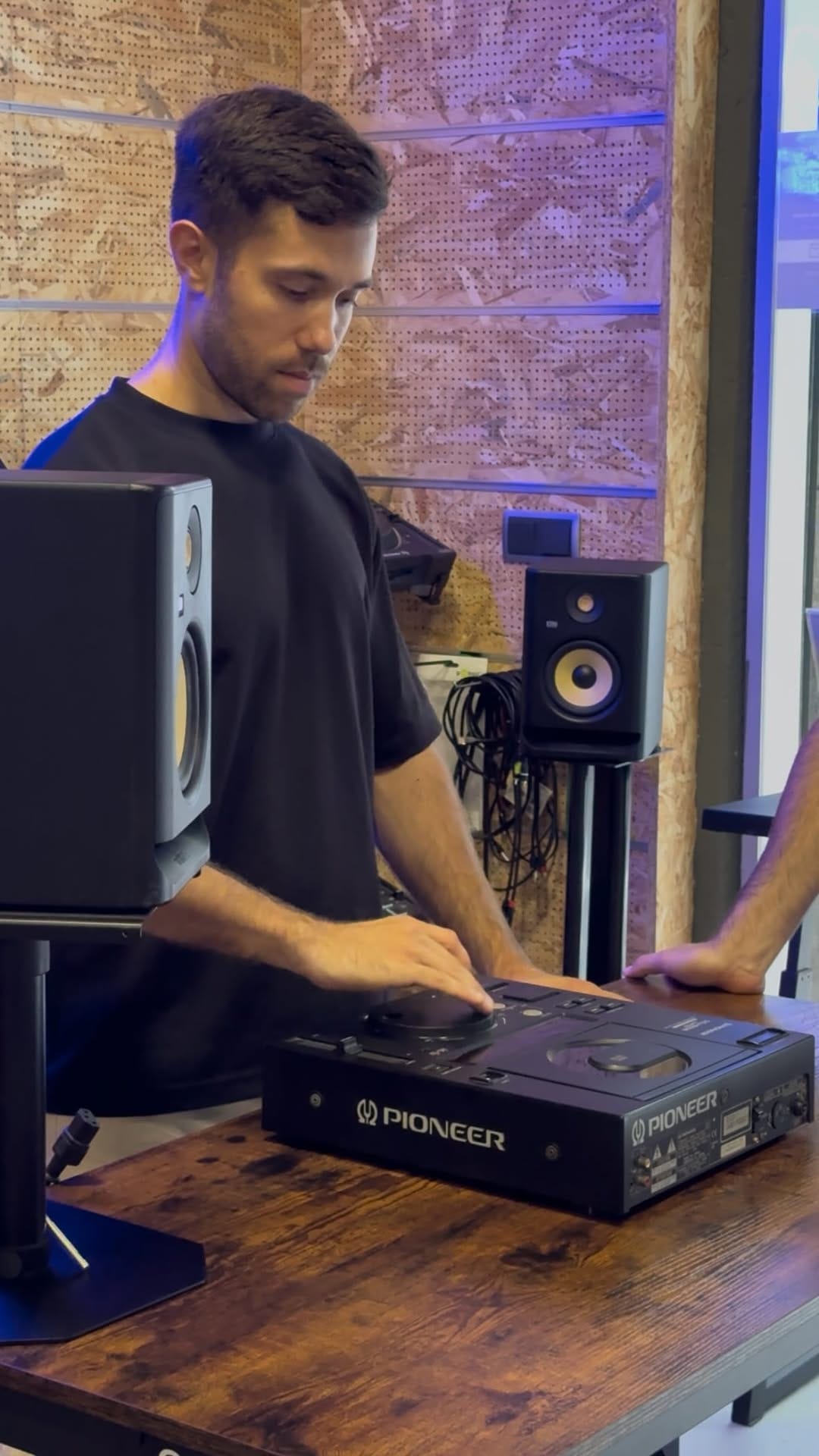 Post 10 by Sounds Market on Instagram (video)
