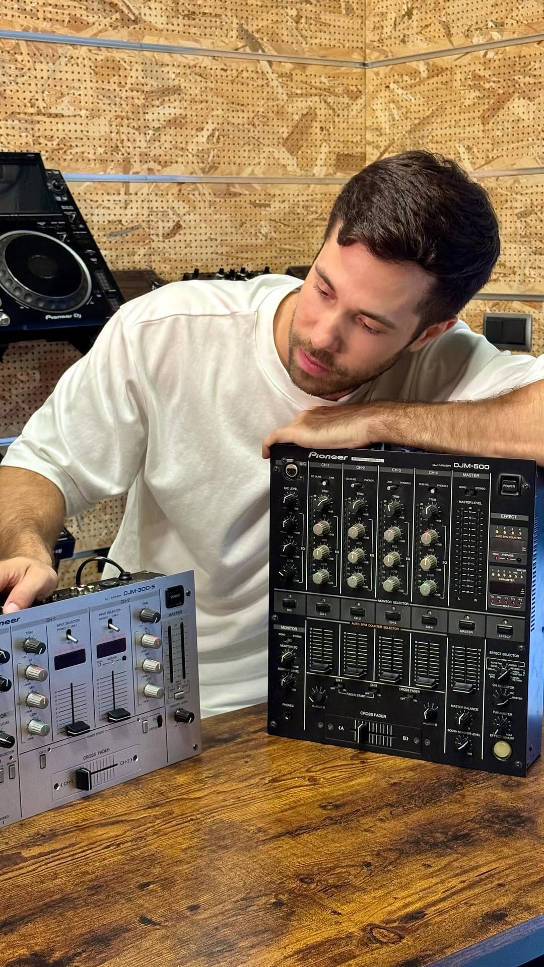 Post 9 by Sounds Market on Instagram (video)