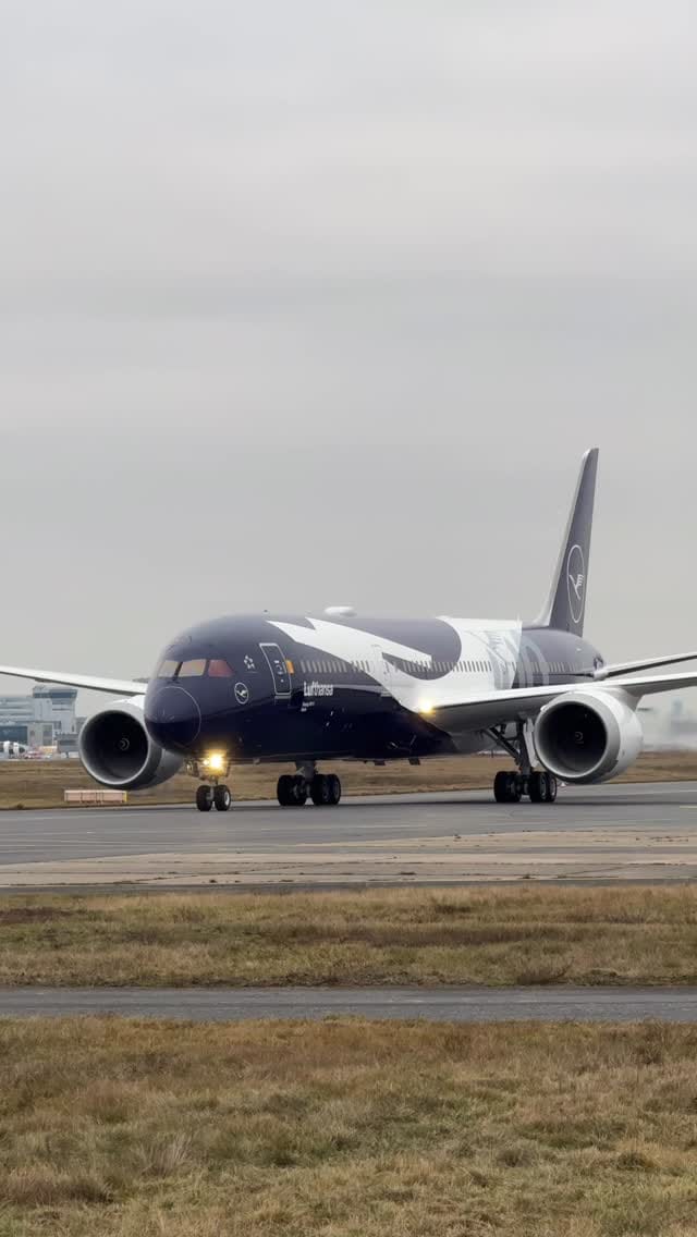 Post 1 by Maxi | Aviation Photography on Instagram (video)