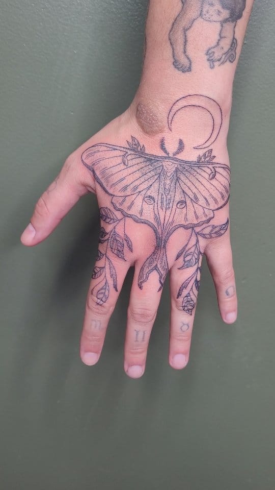 Post 6 by Queen of Crowns Tattoo on Instagram (video)
