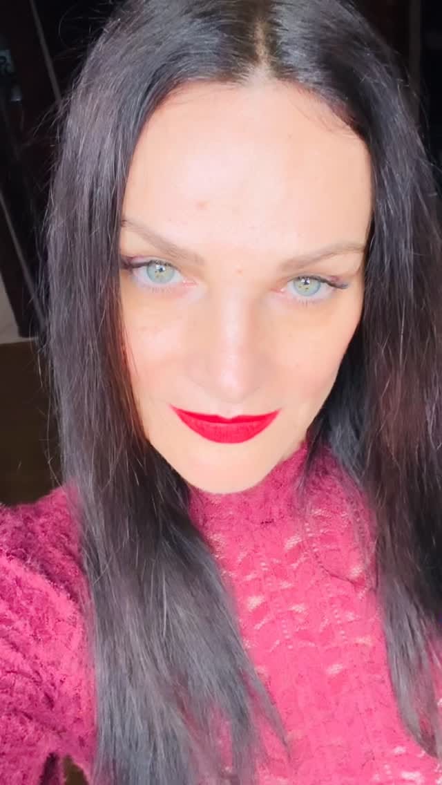 Post 9 by Gaby on Instagram (video)