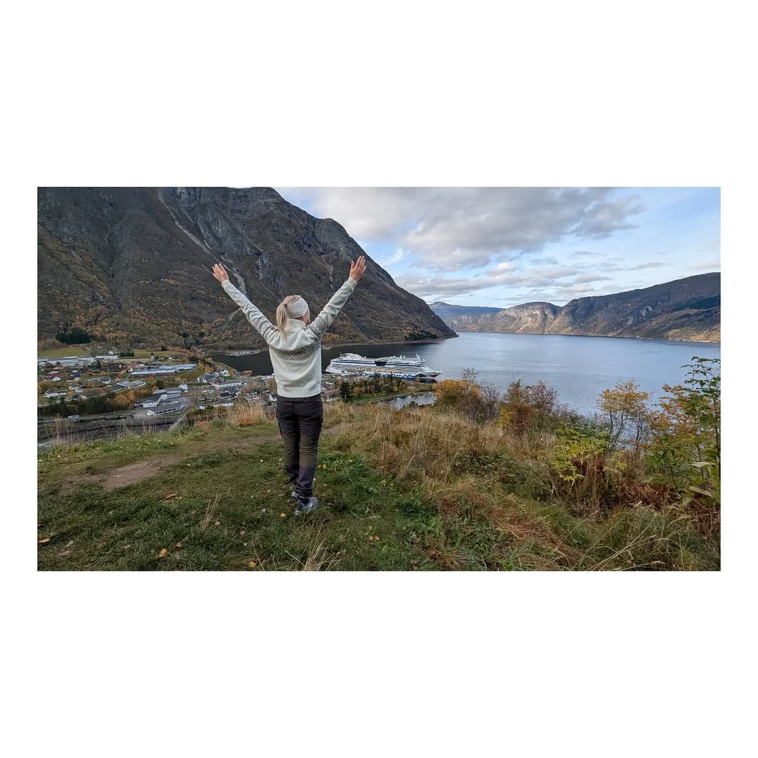 Post 2 by Nancy Zauberfee on Instagram (image)