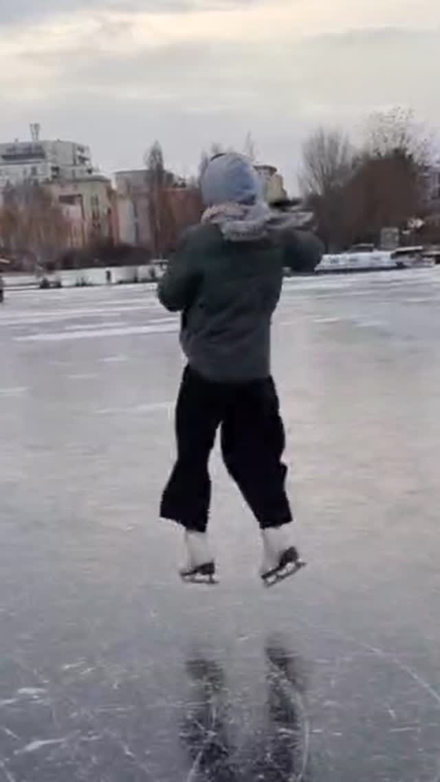 Post 1 by Amélie Gagné on Instagram (video)