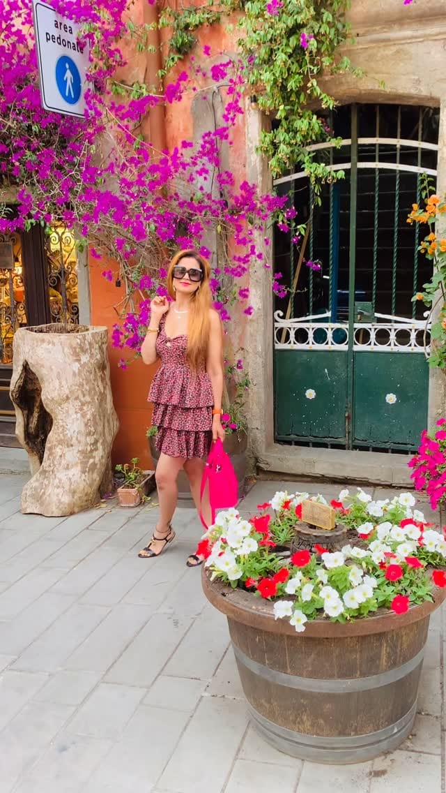Post 6 by Divya Vaishnaw on Instagram (video)