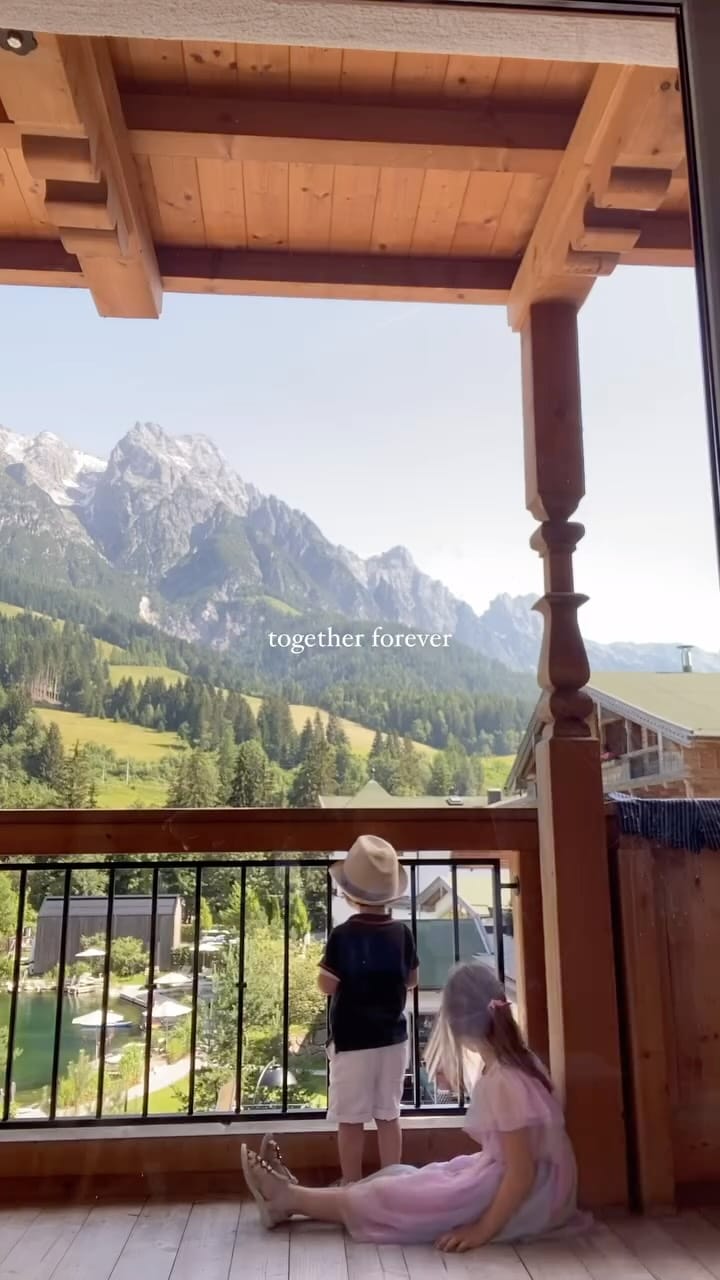 Post 7 by Veronika Julia on Instagram (video)