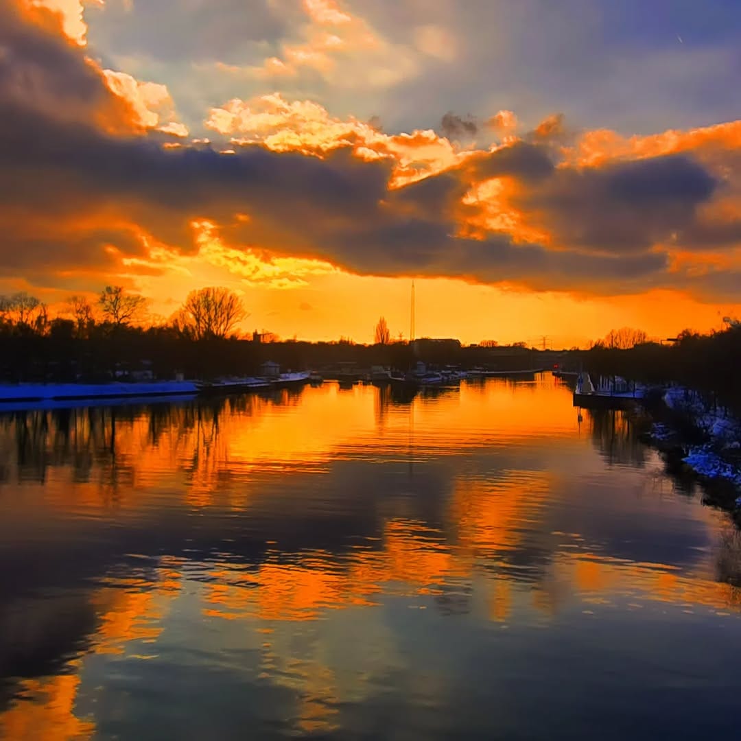 Post 9 by Denis on Instagram (image)