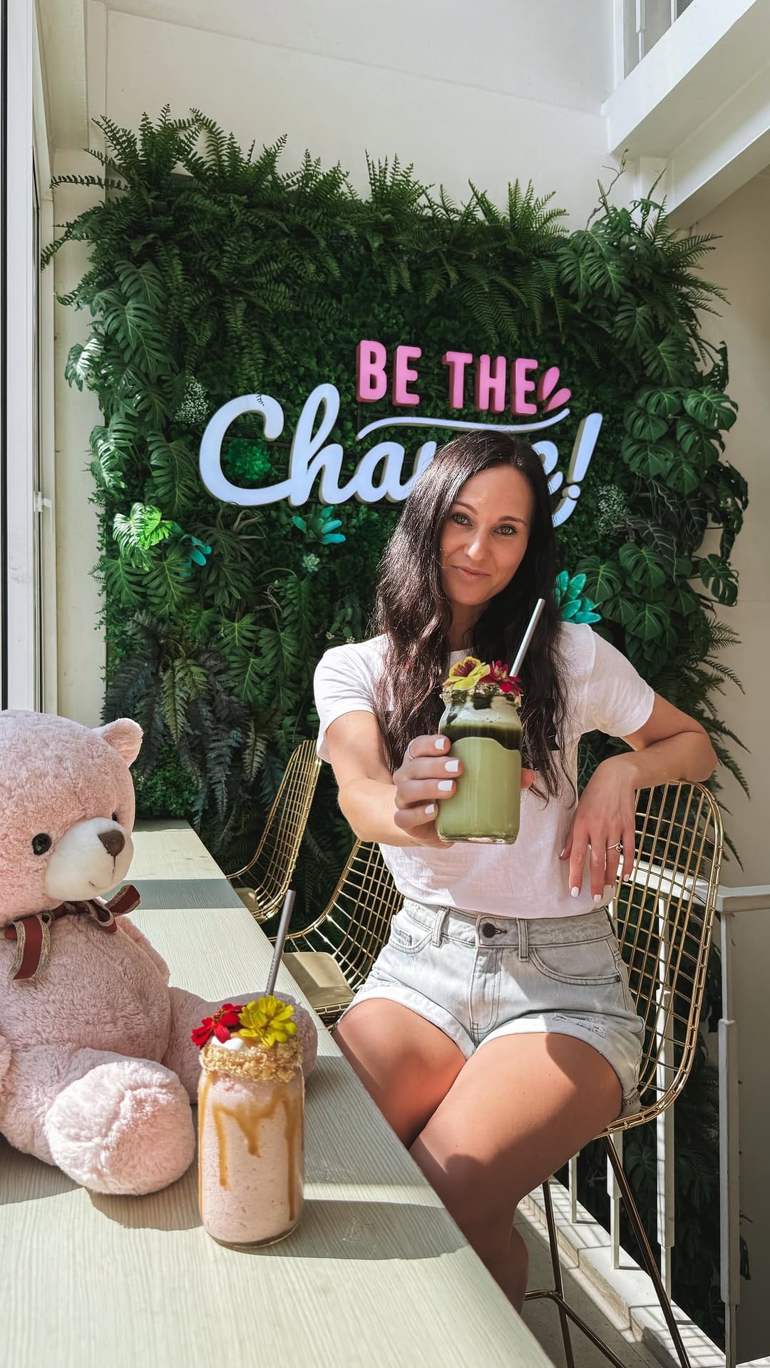 Post 2 by MADELEINE  | Travel 🤍 Vegan on Instagram (video)
