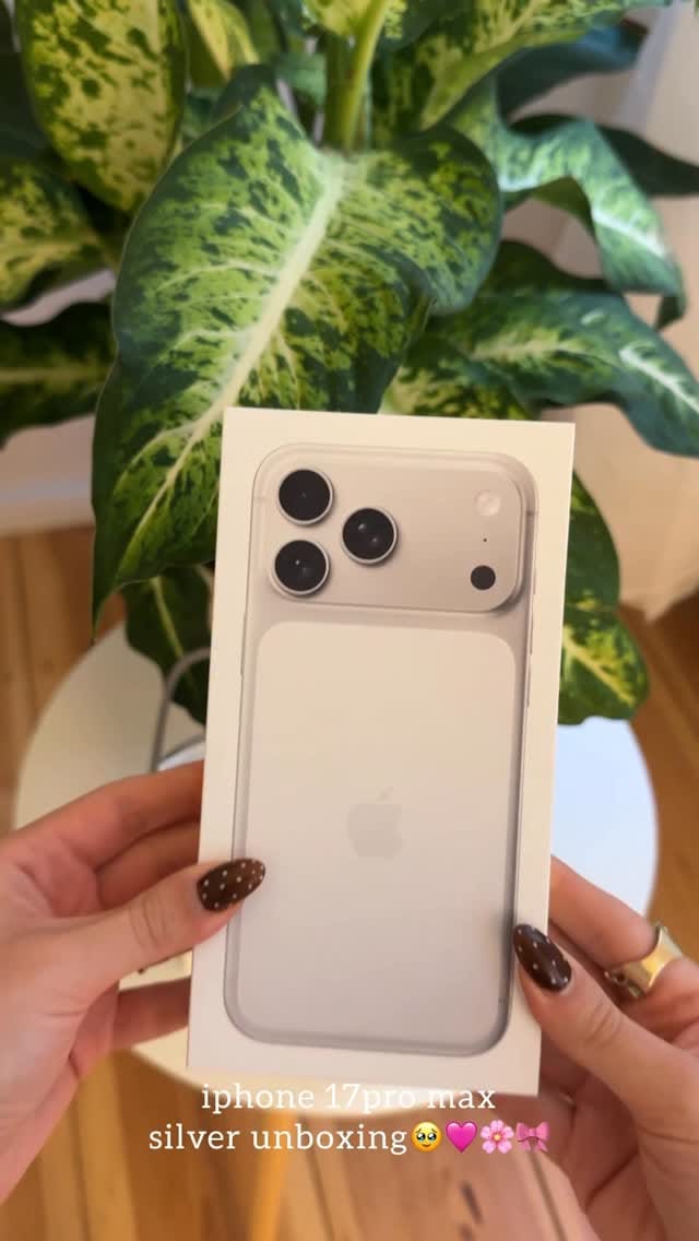 Post 6 by mina☁️ on Instagram (video)