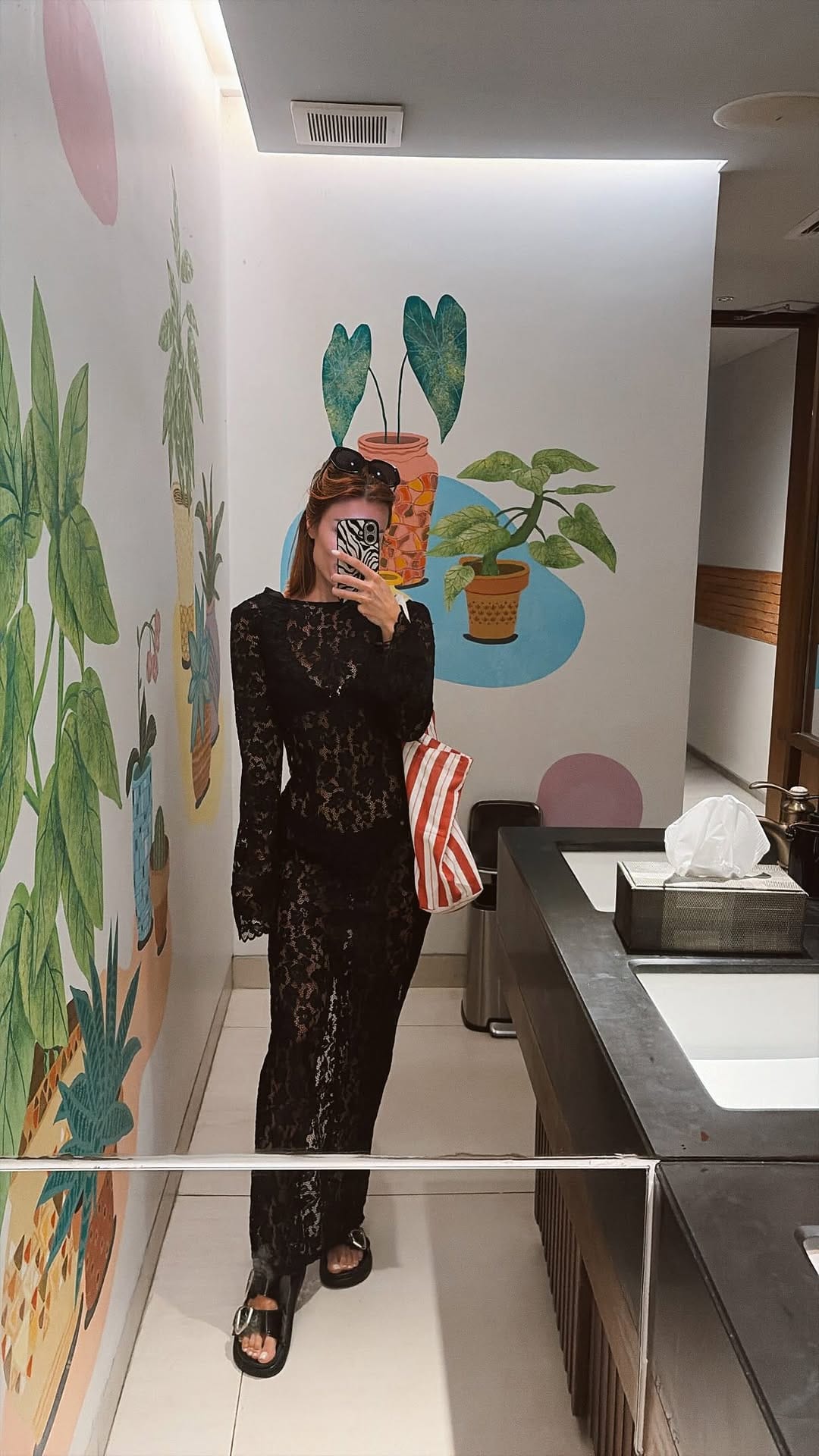 Post 2 by Laurine Lepretre on Instagram (video)