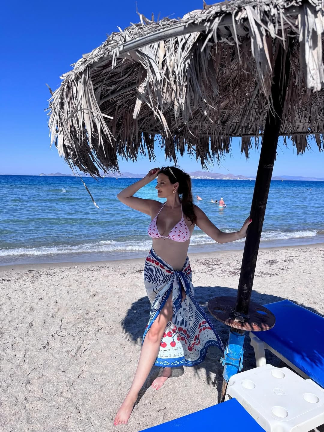 Post 8 by Julia on Instagram (carousel)