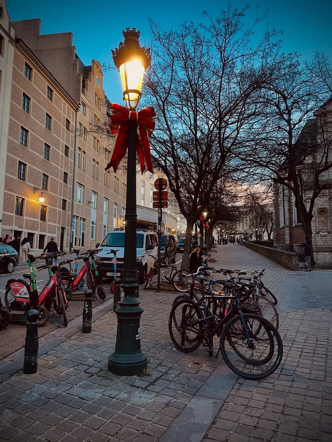 Post 1 by Travel and lifestyle blog from Düsseldorf 🇺🇦🗺🎡 on Instagram (carousel)