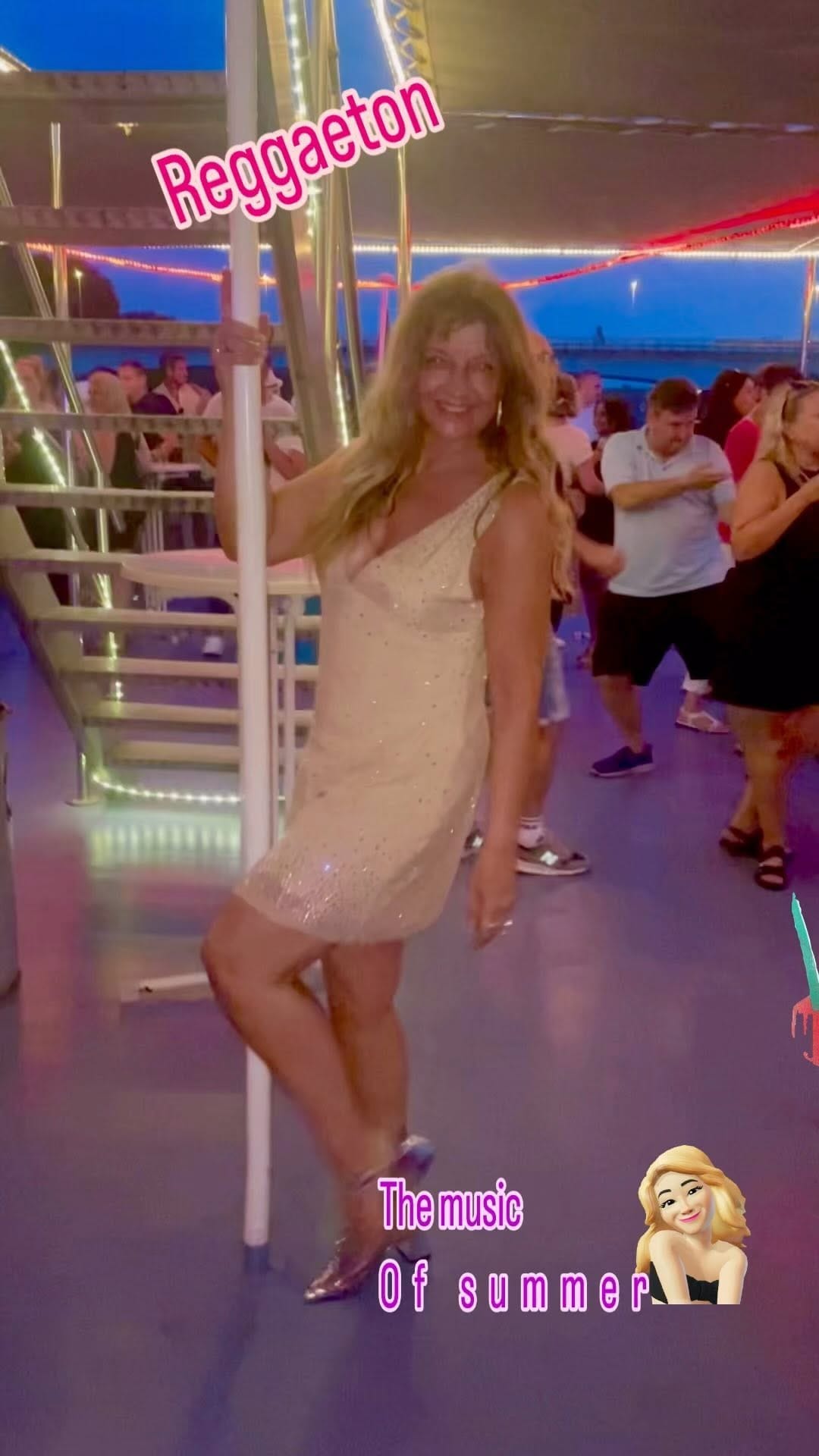 Post 8 by Stefanie on Instagram (video)