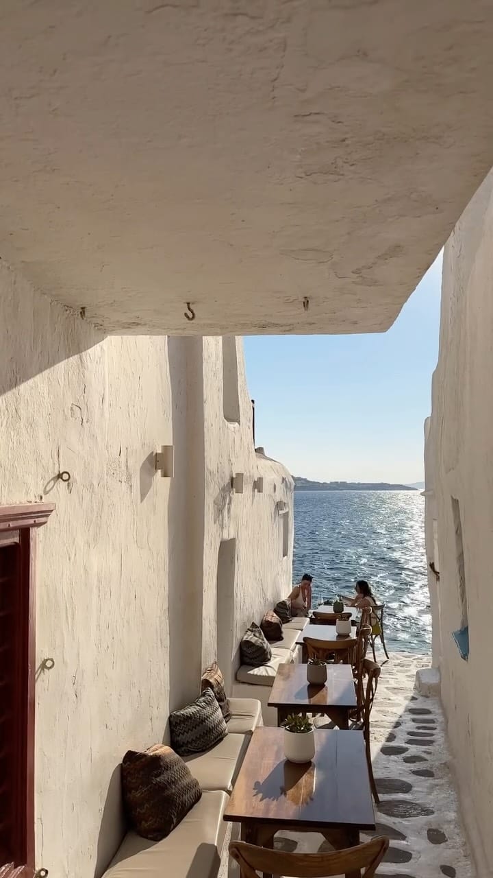 Post 9 by Photographer Lina on Instagram (video)