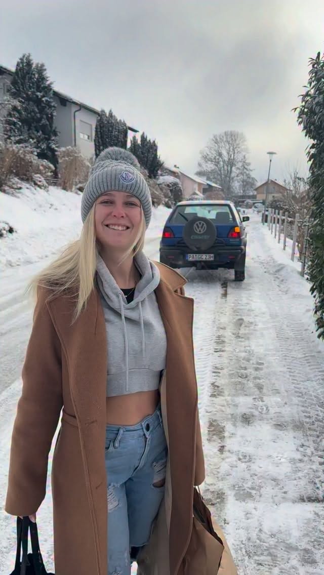 Post 3 by Nadine Freund on Instagram (video)