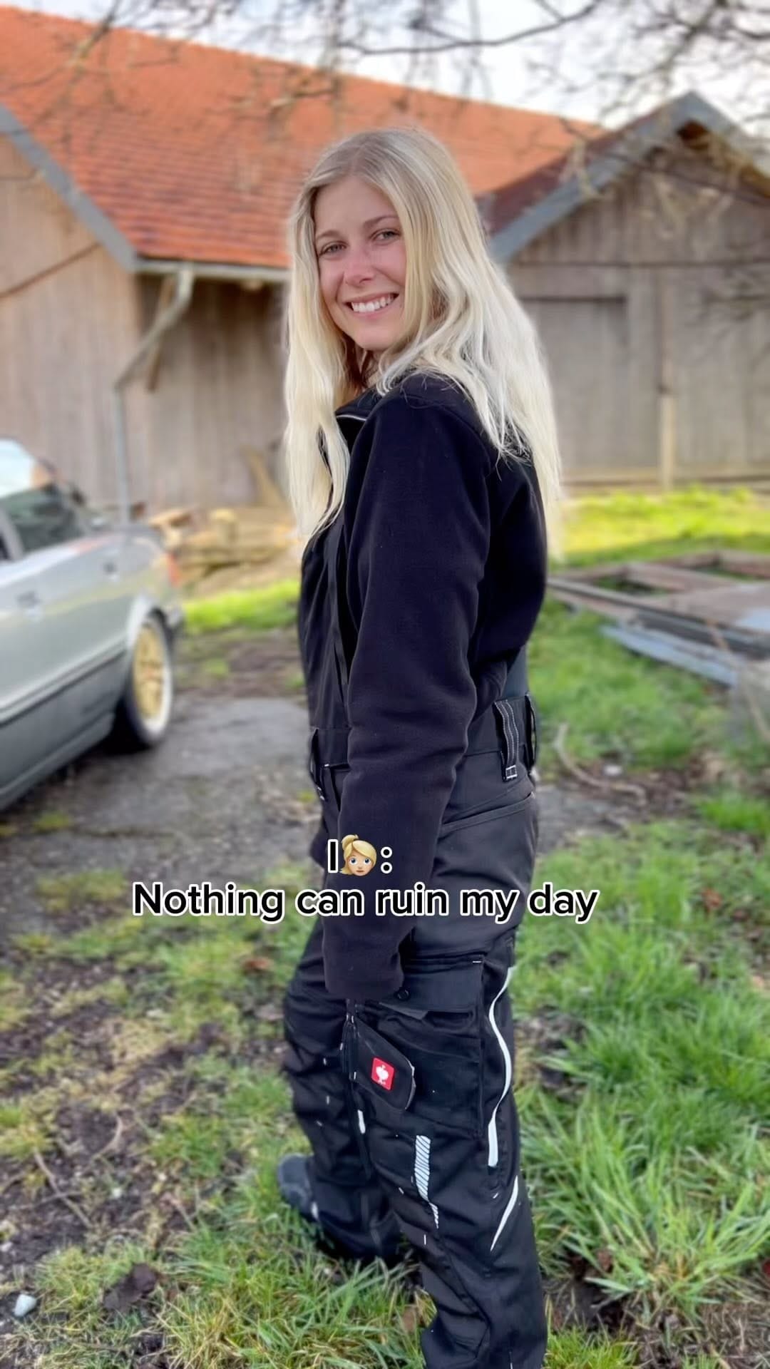 Post 9 by Nadine Freund on Instagram (video)