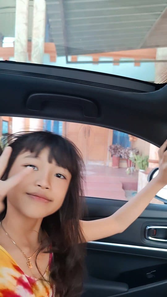 Post 8 by Deassy Permatasari on Instagram (video)