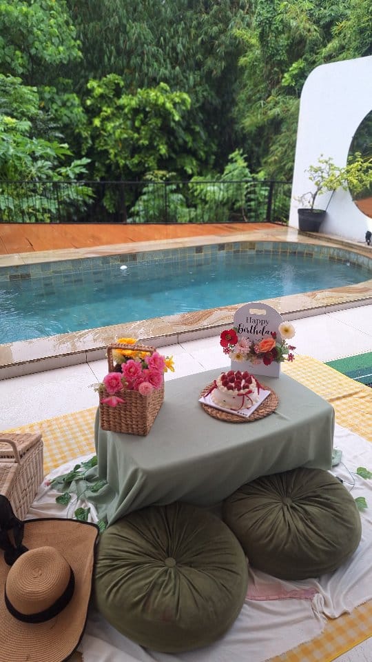 Post 2 by Deassy Permatasari on Instagram (video)